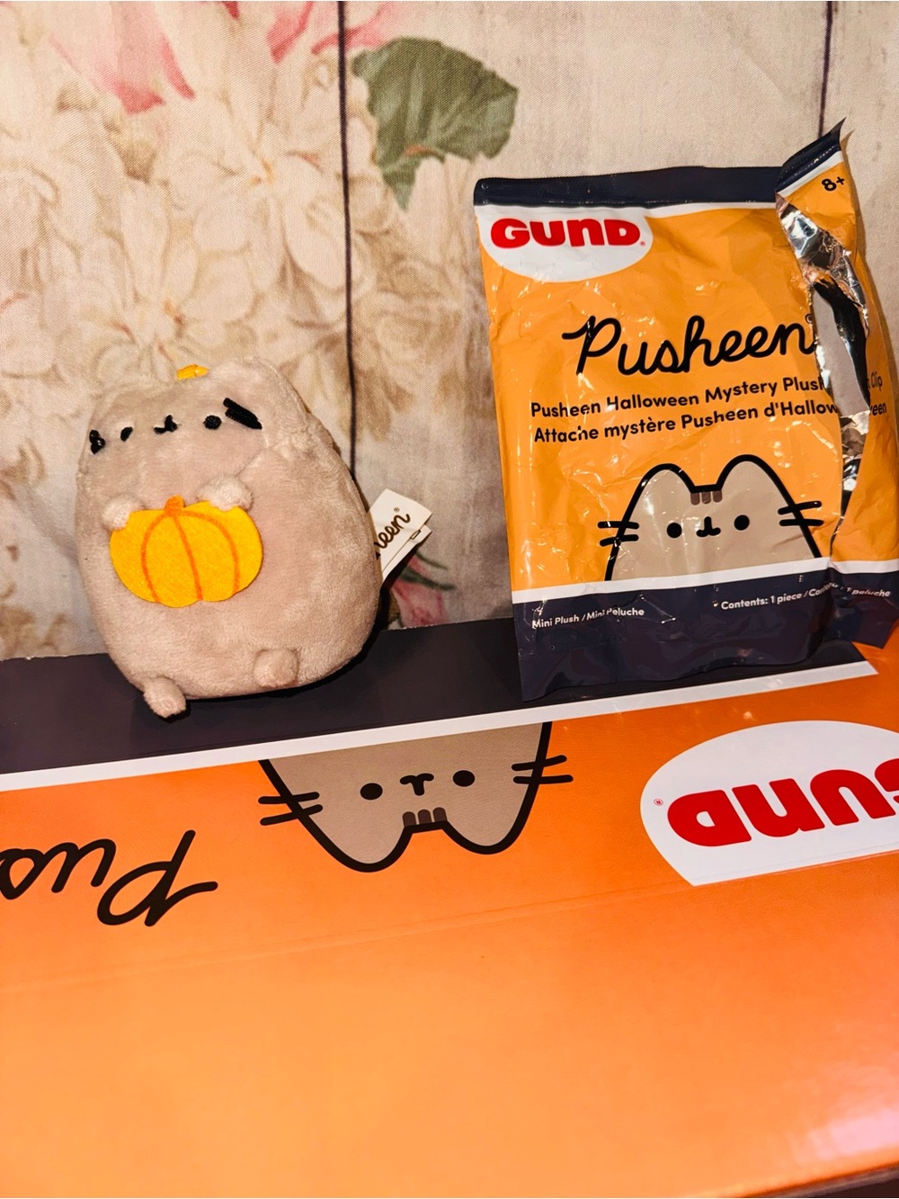 New Pusheen Halloween Plush Gund Grey Pusheen Holding Pumpkin Keychain